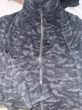 lululemon athletica Women's Black & Gray Camouflage Full-Zip Cropped